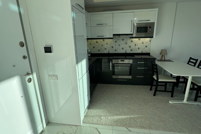 Mahmutlar'da 1+1 geniş eşyalı fırsat daire