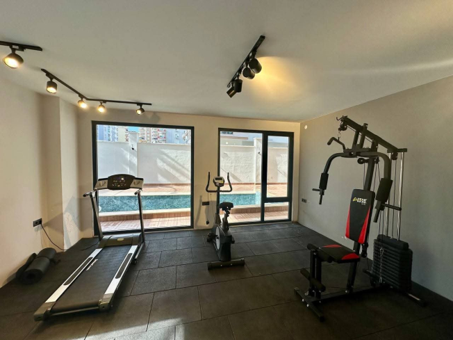 Современная меблированная квартира для жизни и аренды в шаге от моря