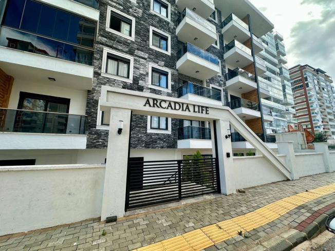 Современная меблированная квартира для жизни и аренды в шаге от моря