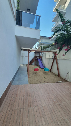 Современная меблированная квартира для жизни и аренды в шаге от моря