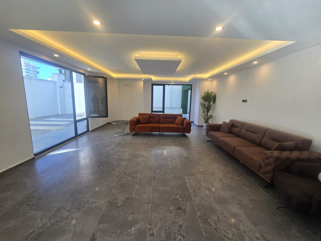 Современная меблированная квартира для жизни и аренды в шаге от моря