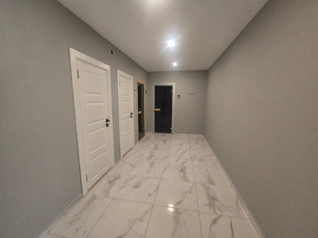 Современная меблированная квартира для жизни и аренды в шаге от моря