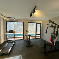 Современная меблированная квартира для жизни и аренды в шаге от моря