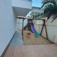 Современная меблированная квартира для жизни и аренды в шаге от моря