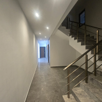 Современная меблированная квартира для жизни и аренды в шаге от моря