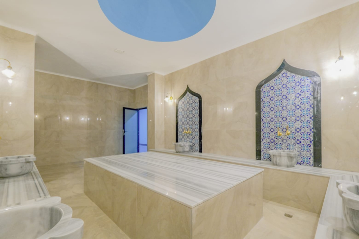 Светлая квартира с панорамными видами в новом доме Махмутлара для жизни и аренды