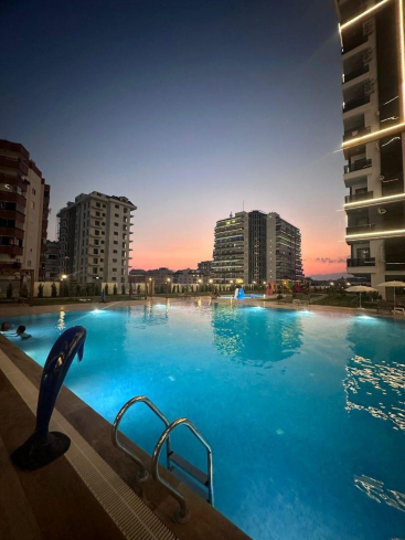 Новая квартира 1+1 с полной инфраструктурой в Махмутларе для жизни и дохода