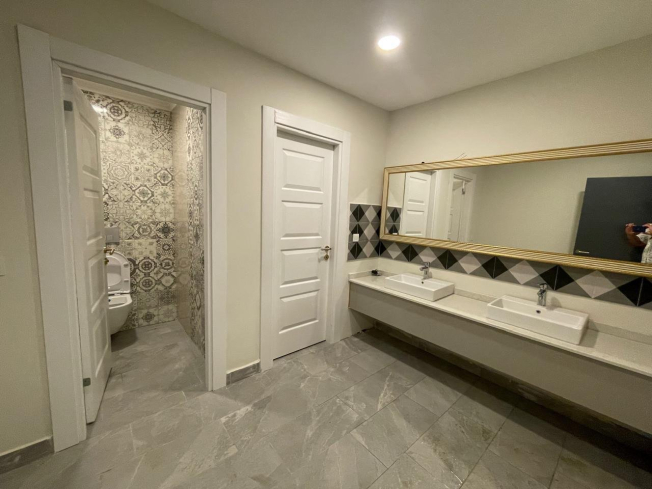 Новая квартира 1+1 с полной инфраструктурой в Махмутларе для жизни и дохода