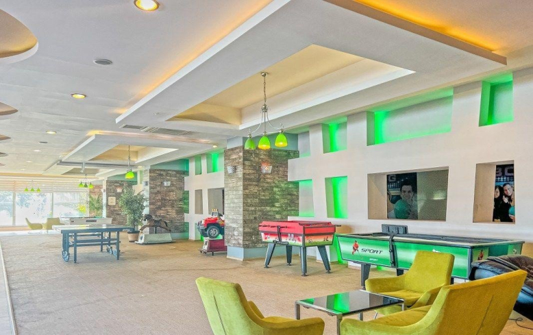 İKAMETE UYGUN FULL AKTİVİTELİ LÜX SİTEDE 2+1 EŞYALI SATILIK DAİRE