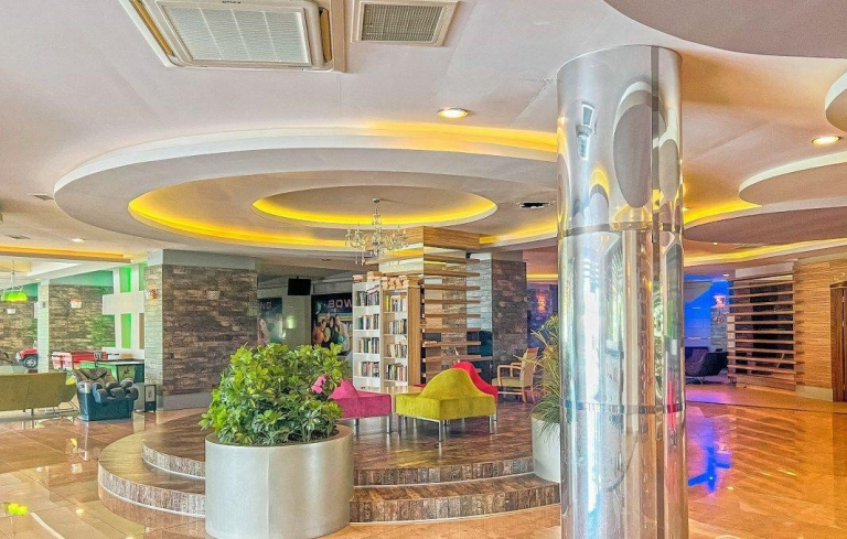 İKAMETE UYGUN FULL AKTİVİTELİ LÜX SİTEDE 2+1 EŞYALI SATILIK DAİRE