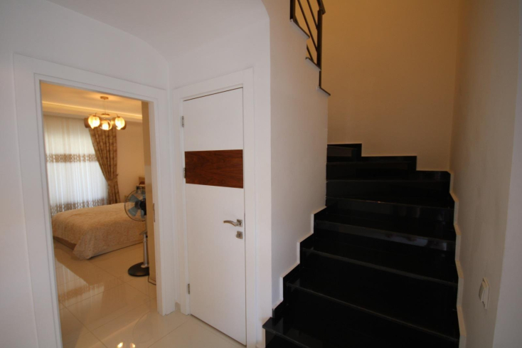 Пентхаус 3+1 у пляжа Клеопатра в Аланье — меблированный дуплекс 180 м² в 400 м от моря