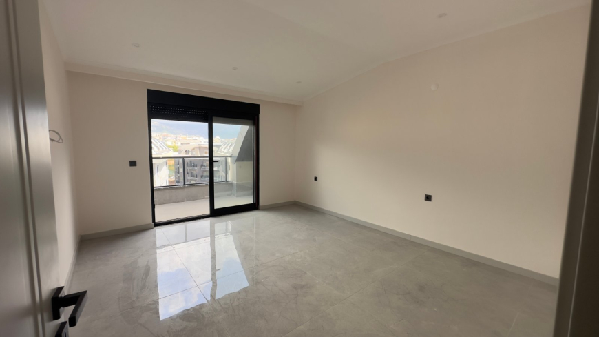 Пентхаус 4+1 в Алании (Оба) — новый дуплекс 200 м² с отдельной кухней и инфраструктурой, подходит для гражданства