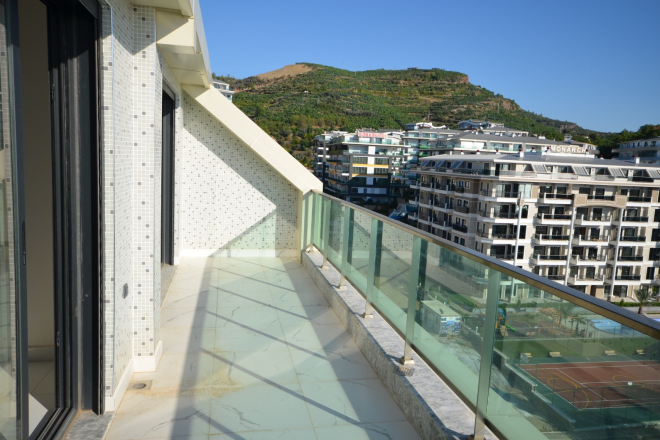 Premium 3+1 penthouse near the sea in Alanya — 200 m to the beach, hotel-style complex, citizenship eligible
