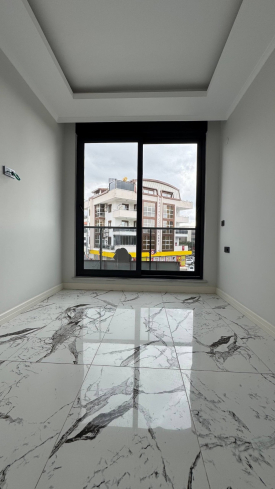 Всего за 389.000 евро мы предлагаем вам 1 квартиру 2+1 и 1 квартиру 1+1 с возможностью получения гражданства.