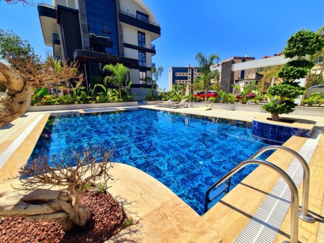 Всего за 389.000 евро мы предлагаем вам 1 квартиру 2+1 и 1 квартиру 1+1 с возможностью получения гражданства.