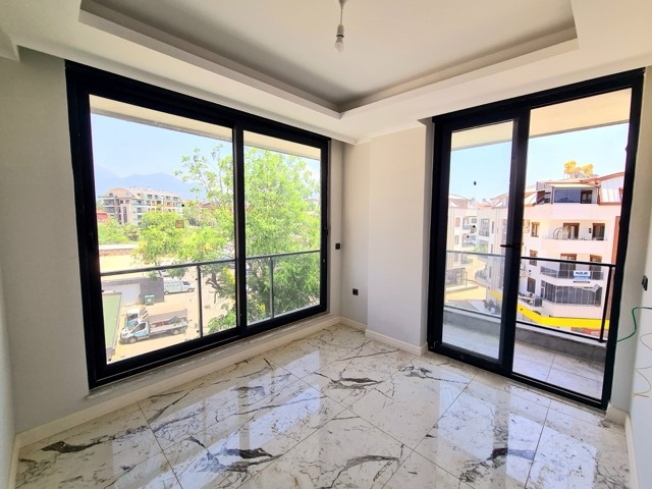 Всего за 389.000 евро мы предлагаем вам 1 квартиру 2+1 и 1 квартиру 1+1 с возможностью получения гражданства.