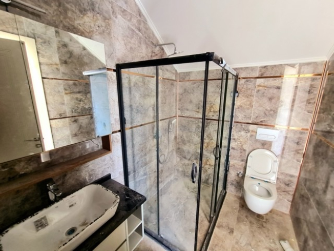 Всего за 389.000 евро мы предлагаем вам 1 квартиру 2+1 и 1 квартиру 1+1 с возможностью получения гражданства.