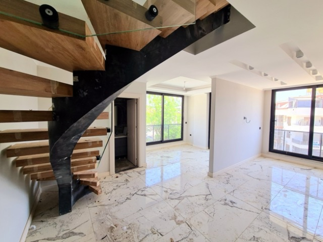 Всего за 389.000 евро мы предлагаем вам 1 квартиру 2+1 и 1 квартиру 1+1 с возможностью получения гражданства.