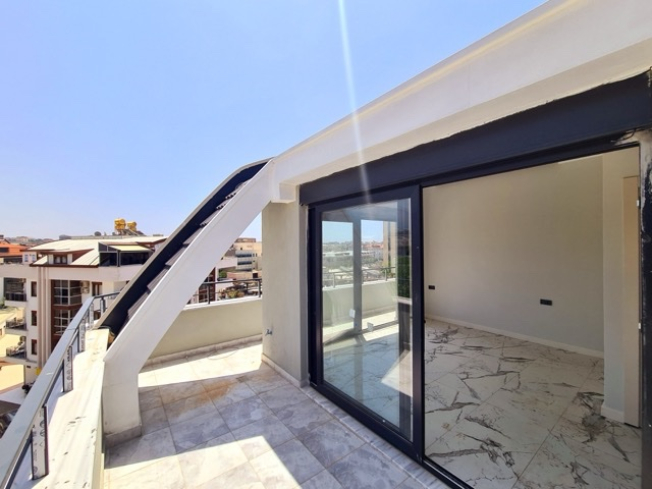 Всего за 389.000 евро мы предлагаем вам 1 квартиру 2+1 и 1 квартиру 1+1 с возможностью получения гражданства.