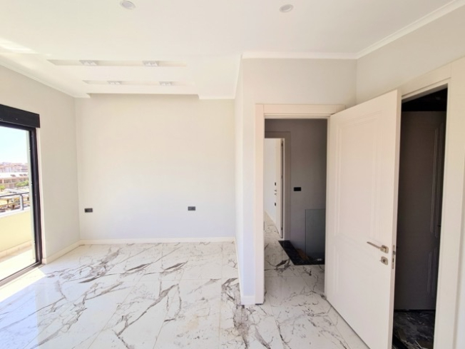 Всего за 389.000 евро мы предлагаем вам 1 квартиру 2+1 и 1 квартиру 1+1 с возможностью получения гражданства.