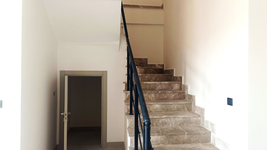 MAHMUTLAR'IN MERKEZİNDE FULL AKTİVİTELİ SİTE İÇERİSİNDE TEK TAPUDA VATANDAŞLIK FIRSATI