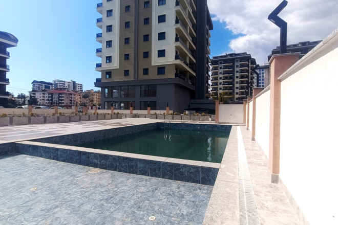 MAHMUTLAR'IN MERKEZİNDE FULL AKTİVİTELİ SİTE İÇERİSİNDE TEK TAPUDA VATANDAŞLIK FIRSATI