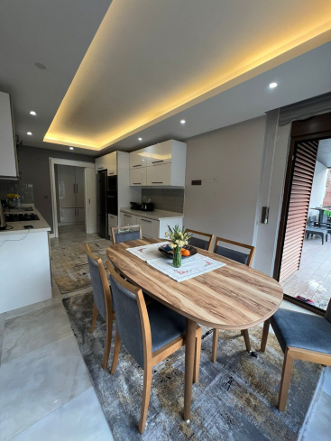 Просторная квартира 3+1 в Оба, Алания — 170 м², отдельная кухня, мебель, комплекс с инфраструктурой, подходит под ВНЖ