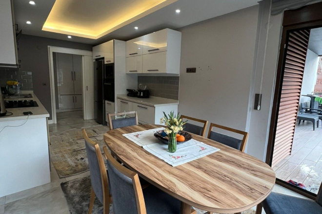 Просторная квартира 3+1 в Оба, Алания — 170 м², отдельная кухня, мебель, комплекс с инфраструктурой, подходит под ВНЖ