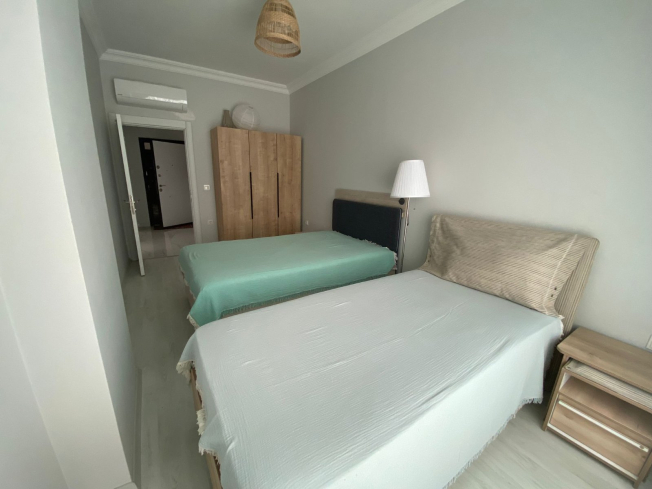 Просторная квартира с отдельной кухней в центре Алании рядом с морем