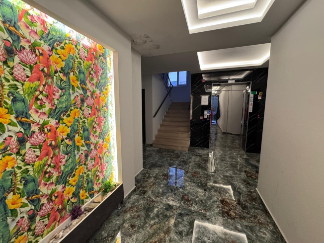 Просторная квартира с отдельной кухней в центре Алании рядом с морем