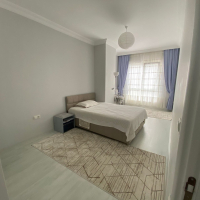 Просторная квартира с отдельной кухней в центре Алании рядом с морем