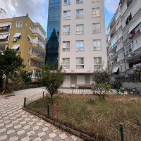 Просторная квартира с отдельной кухней в центре Алании рядом с морем