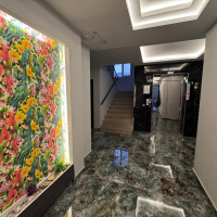 Просторная квартира с отдельной кухней в центре Алании рядом с морем