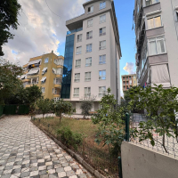 Просторная квартира с отдельной кухней в центре Алании рядом с морем