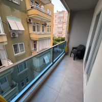 Просторная квартира с отдельной кухней в центре Алании рядом с морем