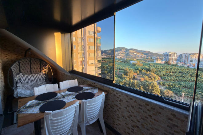 Просторная квартира 4+1 с панорамным видом на горы и город в Алании, Махмутлар