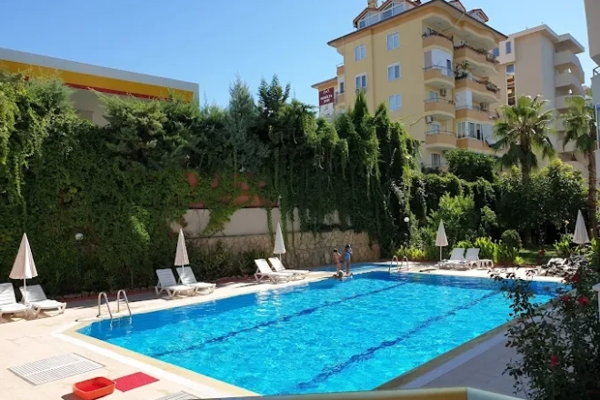 ALANYUM AVM KARŞISI BAKIMLI SİTE İÇERİSİNDE 1+1 EŞYALI DAİRE