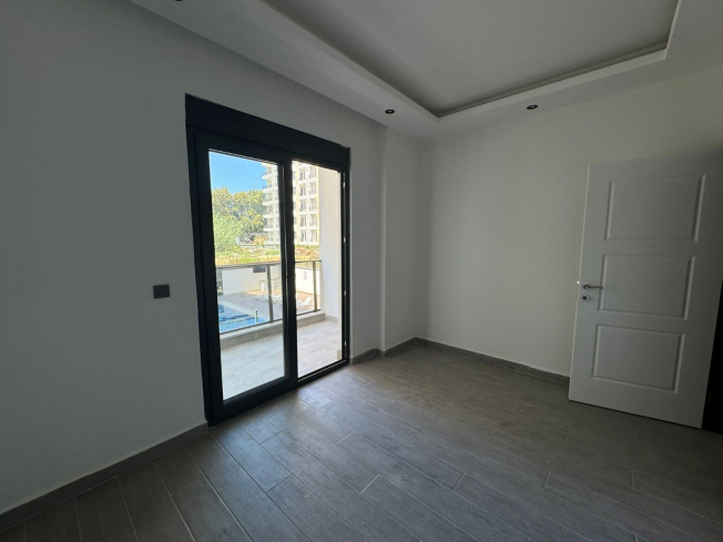 DENİZE 600 METRE 1+1 EŞYASIZ SATILIK DAİRE