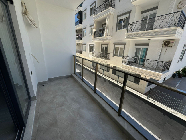 DENİZE 600 METRE 1+1 EŞYASIZ SATILIK DAİRE