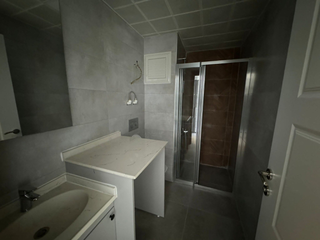 DENİZE 600 METRE 1+1 EŞYASIZ SATILIK DAİRE