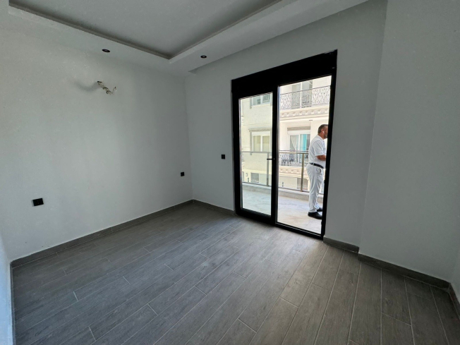 DENİZE 600 METRE 1+1 EŞYASIZ SATILIK DAİRE