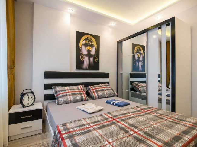 İKAMETE UYGUN DENİZE 600 METRE MESAFEDE GÜZEL EŞYALI 1+1 DAİRE