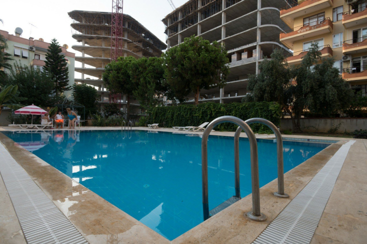 İKAMETE UYGUN DENİZE 600 METRE MESAFEDE GÜZEL EŞYALI 1+1 DAİRE