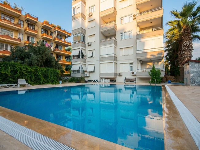 İKAMETE UYGUN DENİZE 600 METRE MESAFEDE GÜZEL EŞYALI 1+1 DAİRE