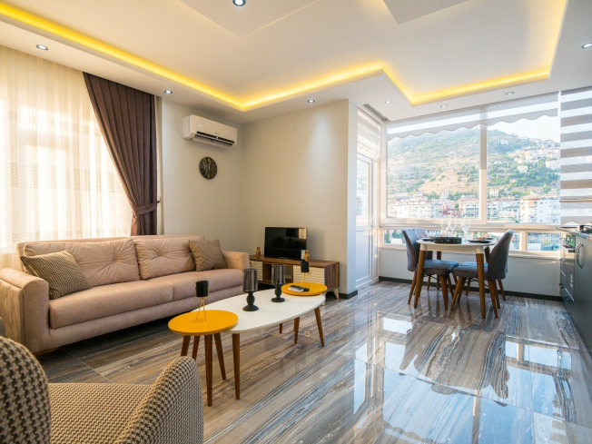 İKAMETE UYGUN DENİZE 600 METRE MESAFEDE GÜZEL EŞYALI 1+1 DAİRE