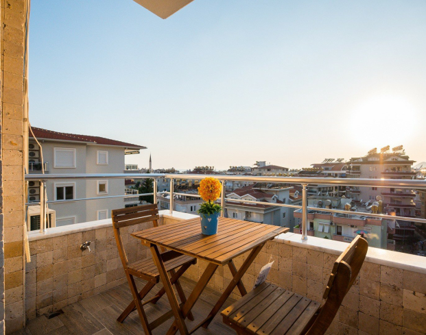 İKAMETE UYGUN DENİZE 600 METRE MESAFEDE GÜZEL EŞYALI 1+1 DAİRE