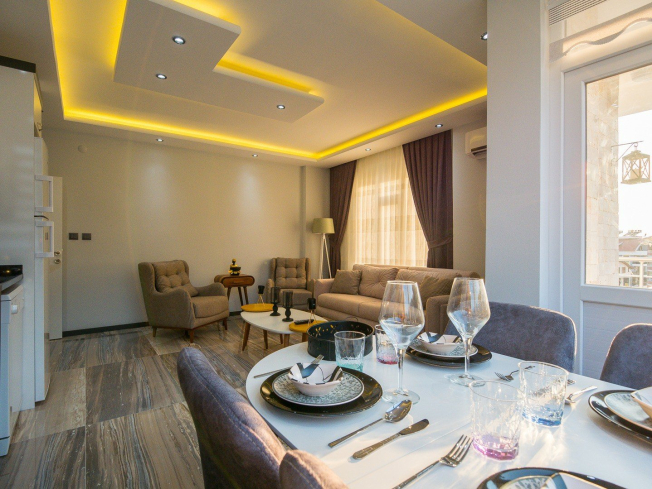 İKAMETE UYGUN DENİZE 600 METRE MESAFEDE GÜZEL EŞYALI 1+1 DAİRE