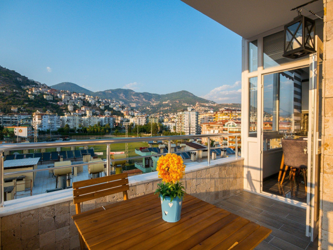 İKAMETE UYGUN DENİZE 600 METRE MESAFEDE GÜZEL EŞYALI 1+1 DAİRE