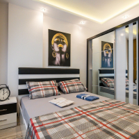 İKAMETE UYGUN DENİZE 600 METRE MESAFEDE GÜZEL EŞYALI 1+1 DAİRE