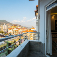 İKAMETE UYGUN DENİZE 600 METRE MESAFEDE GÜZEL EŞYALI 1+1 DAİRE